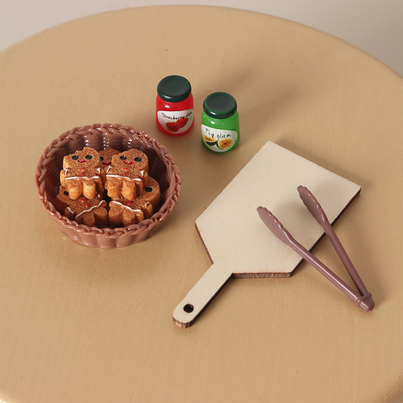 Baking Kitchen Layout - 1:12 Lebkuchenmann-Spielset, Puppenhaus-Backzubehör, Mini-Keksdose & Servierbrett-Modell